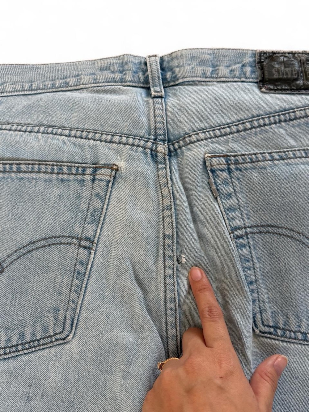 Vintage Levi’s SilverTab Baggy Jeans - Light Wash - Picture 8 of 8